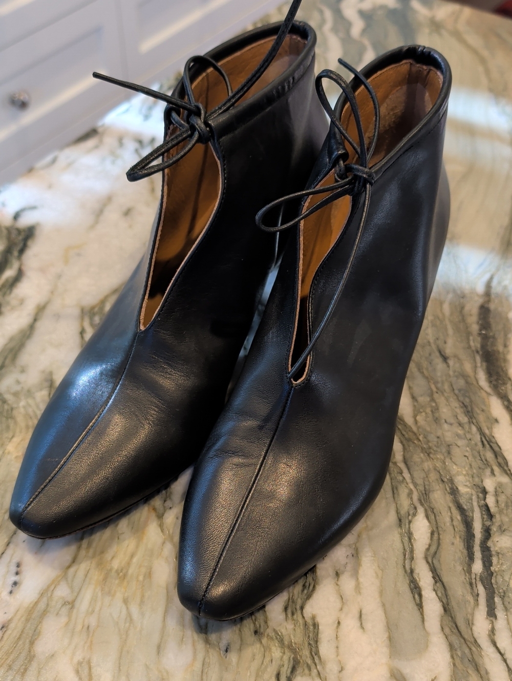 COCLICO Black Leather Pointed Lace-Up Ankle Booties
